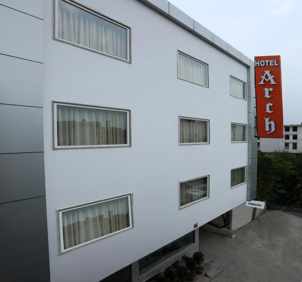 Hotel Arch - Near Aerocity New Delhi Bagian luar foto