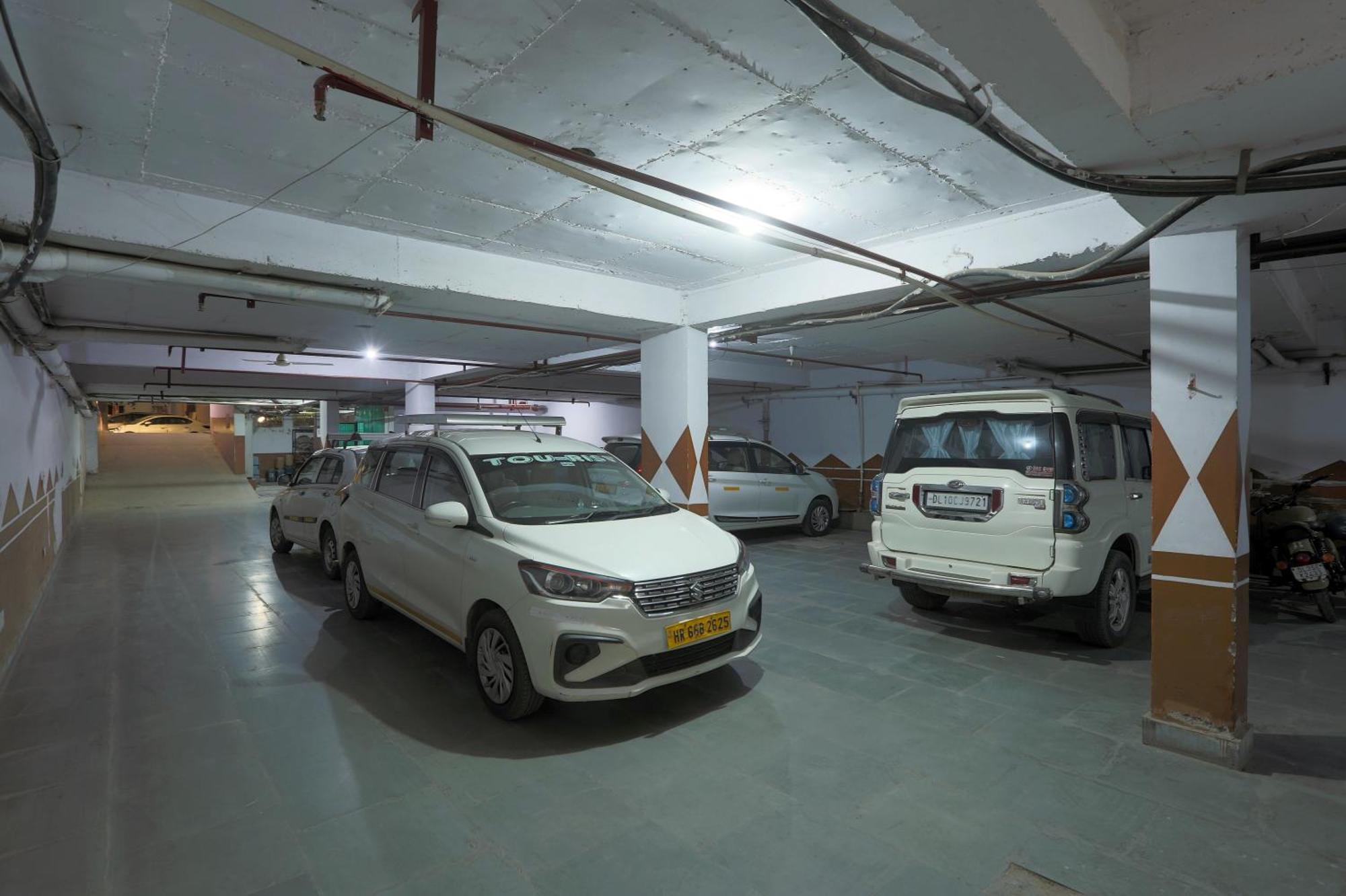 Hotel Arch - Near Aerocity New Delhi Bagian luar foto