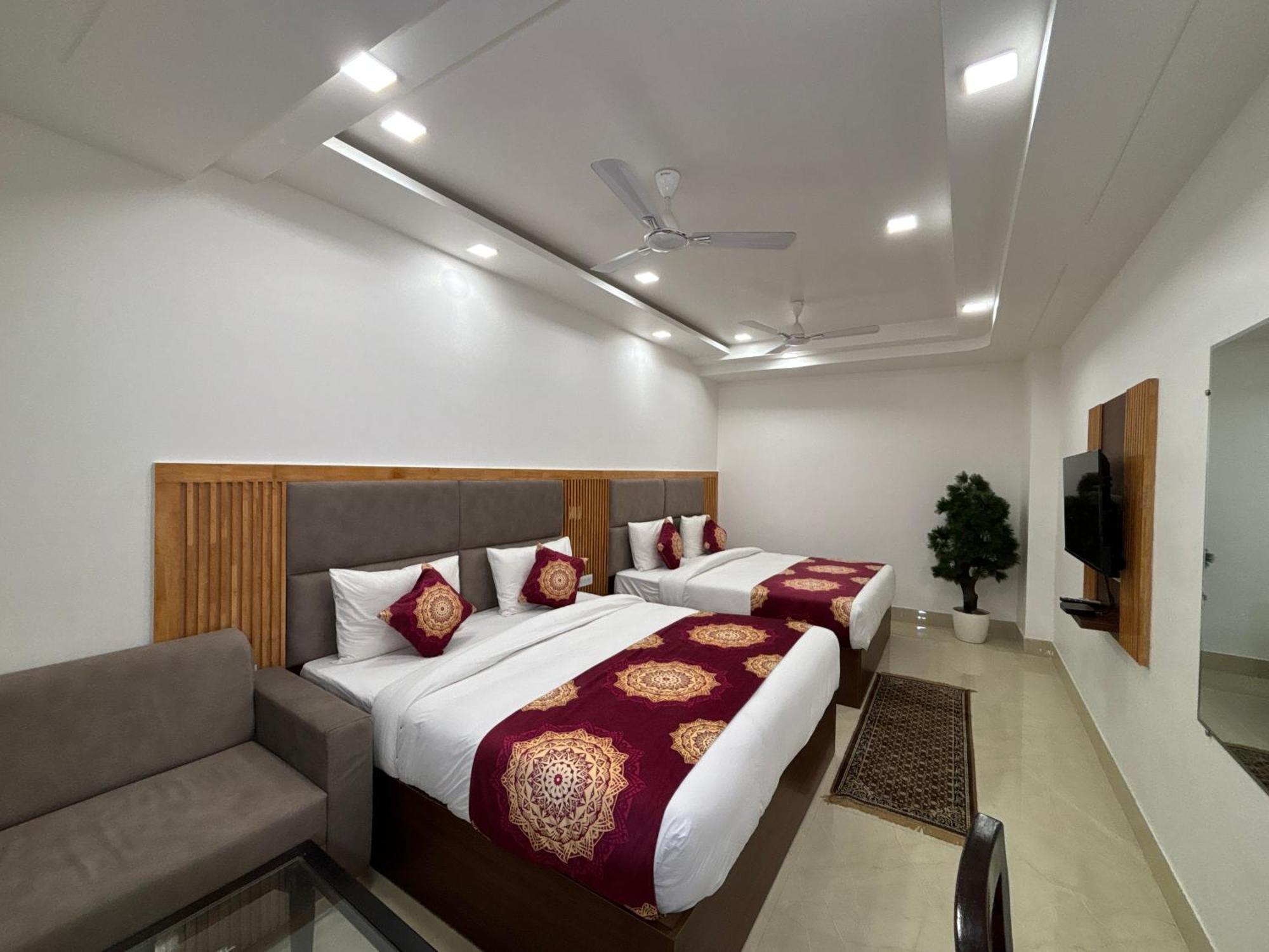 Hotel Arch - Near Aerocity New Delhi Bagian luar foto