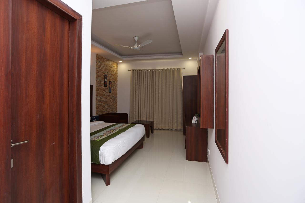 Hotel Arch - Near Aerocity New Delhi Bagian luar foto