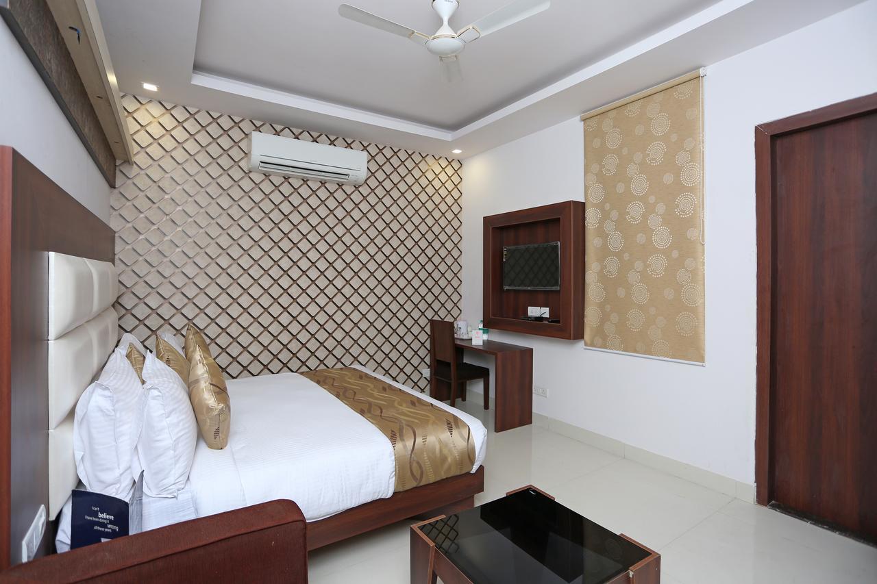 Hotel Arch - Near Aerocity New Delhi Bagian luar foto