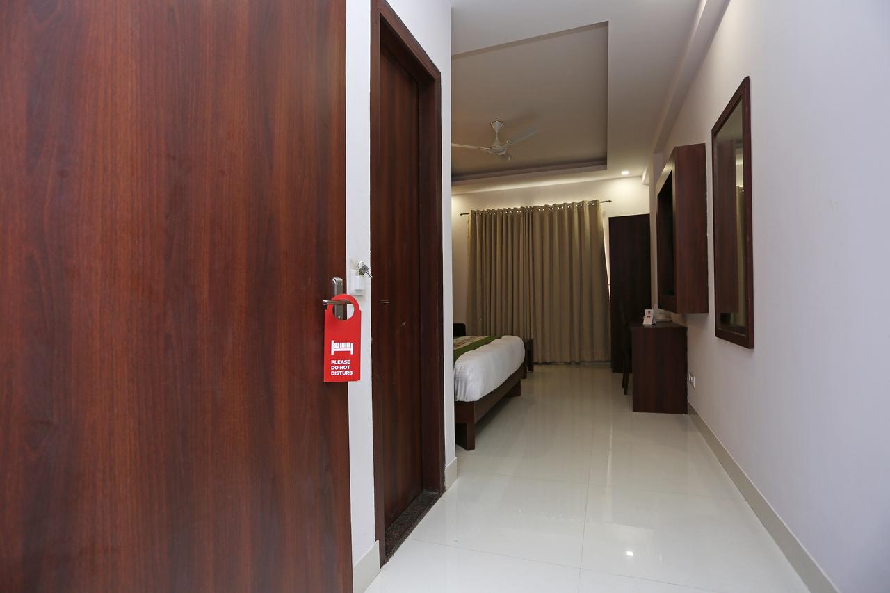 Hotel Arch - Near Aerocity New Delhi Bagian luar foto