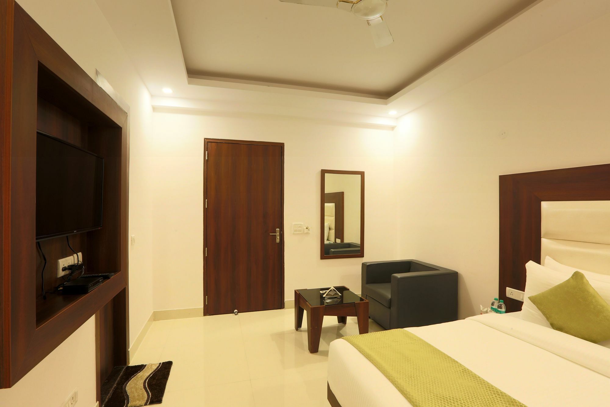 Hotel Arch - Near Aerocity New Delhi Bagian luar foto