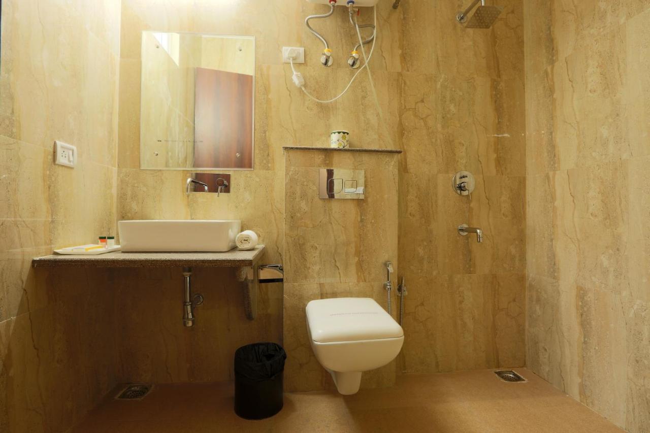 Hotel Arch - Near Aerocity New Delhi Bagian luar foto