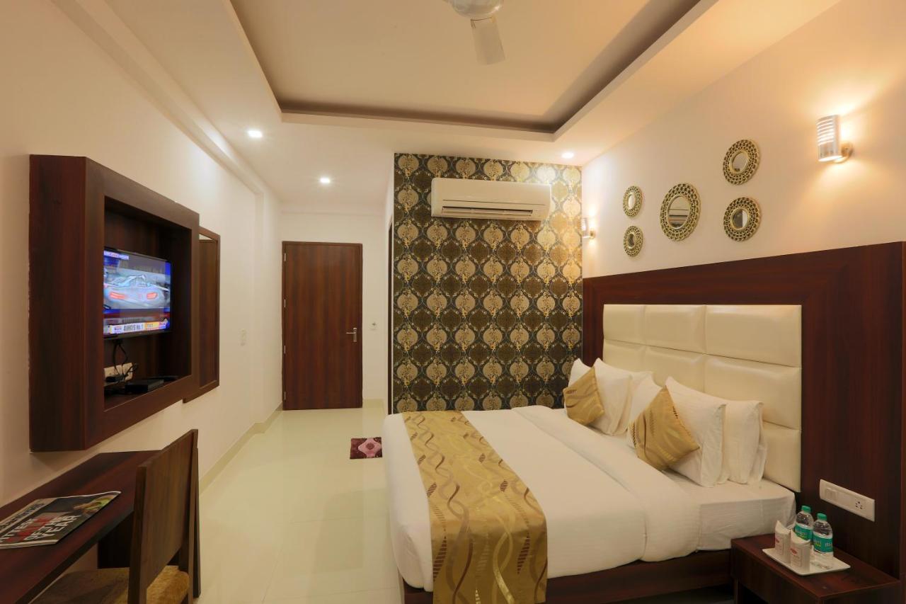 Hotel Arch - Near Aerocity New Delhi Bagian luar foto